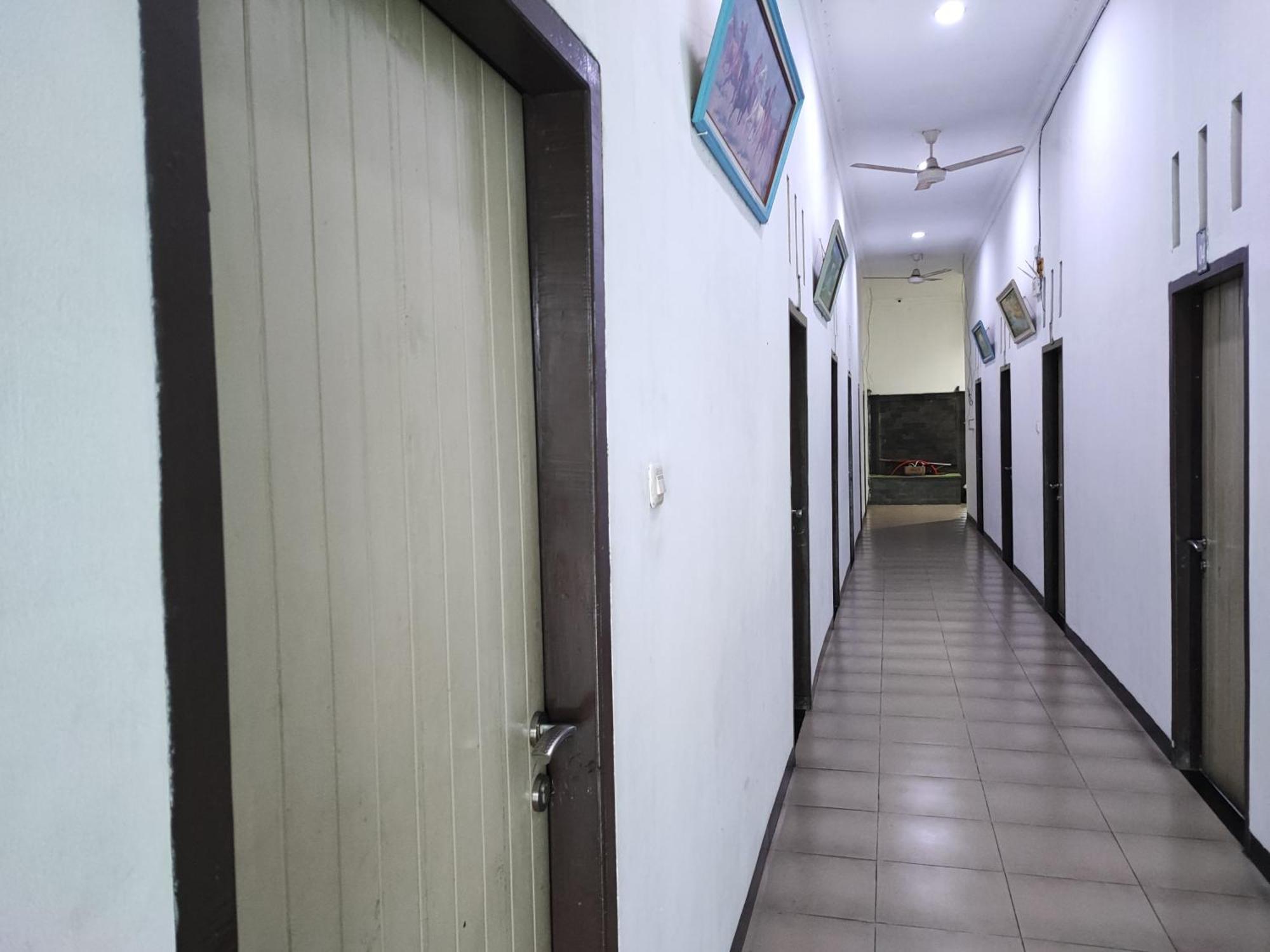 Reddoorz Syariah Near Universitas Batanghari จัมบี ภายนอก รูปภาพ