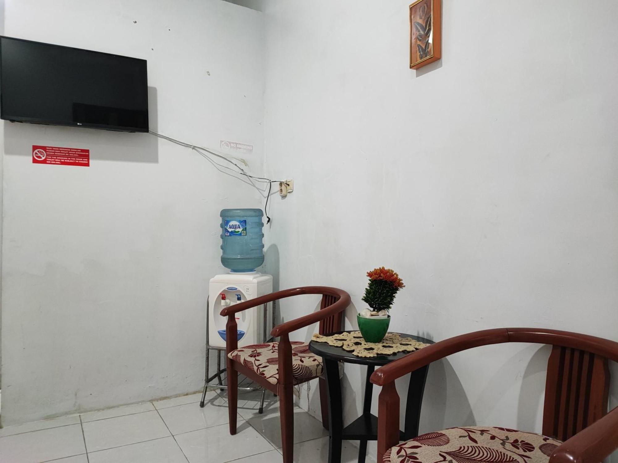 Reddoorz Syariah Near Universitas Batanghari จัมบี ภายนอก รูปภาพ