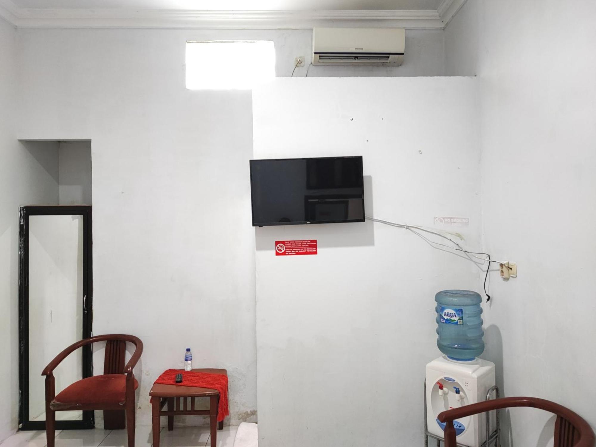 Reddoorz Syariah Near Universitas Batanghari จัมบี ภายนอก รูปภาพ