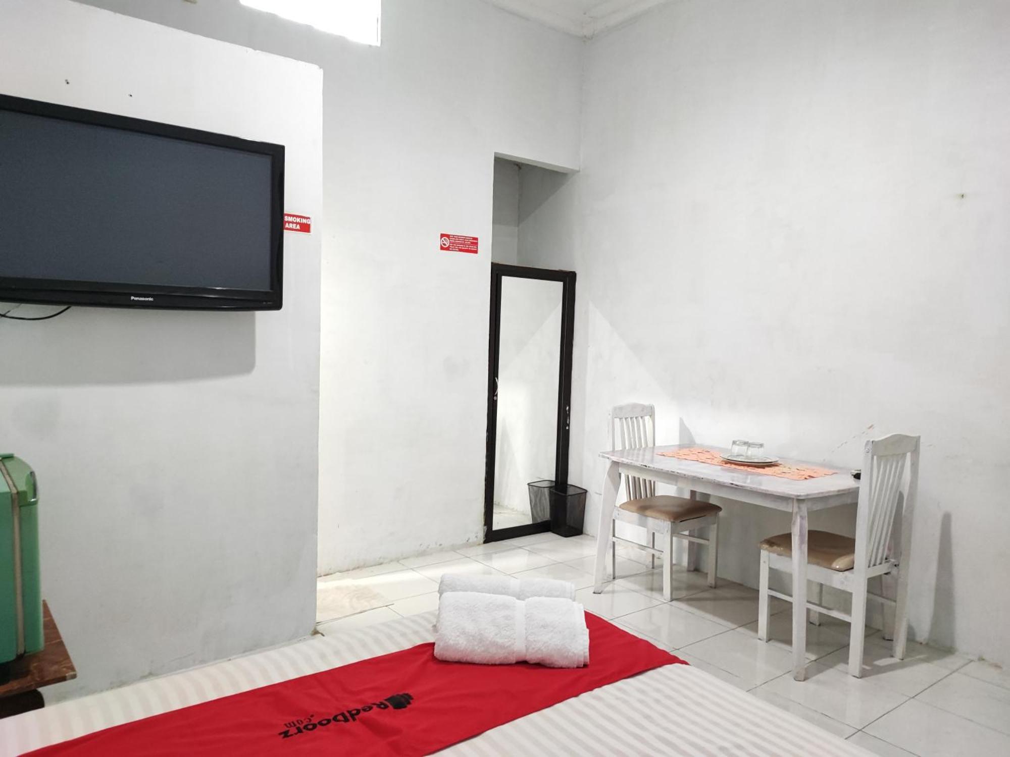 Reddoorz Syariah Near Universitas Batanghari จัมบี ภายนอก รูปภาพ