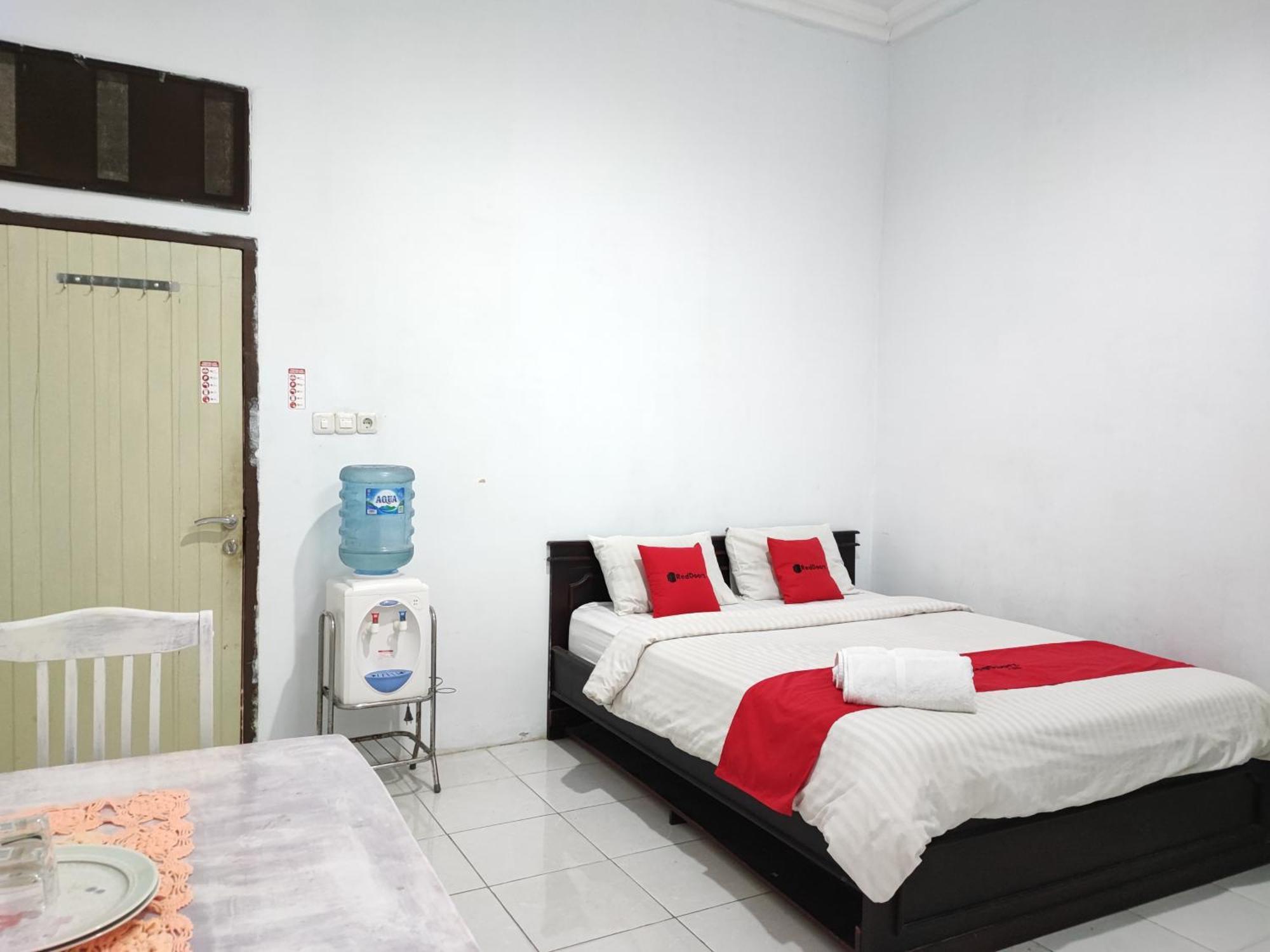 Reddoorz Syariah Near Universitas Batanghari จัมบี ภายนอก รูปภาพ