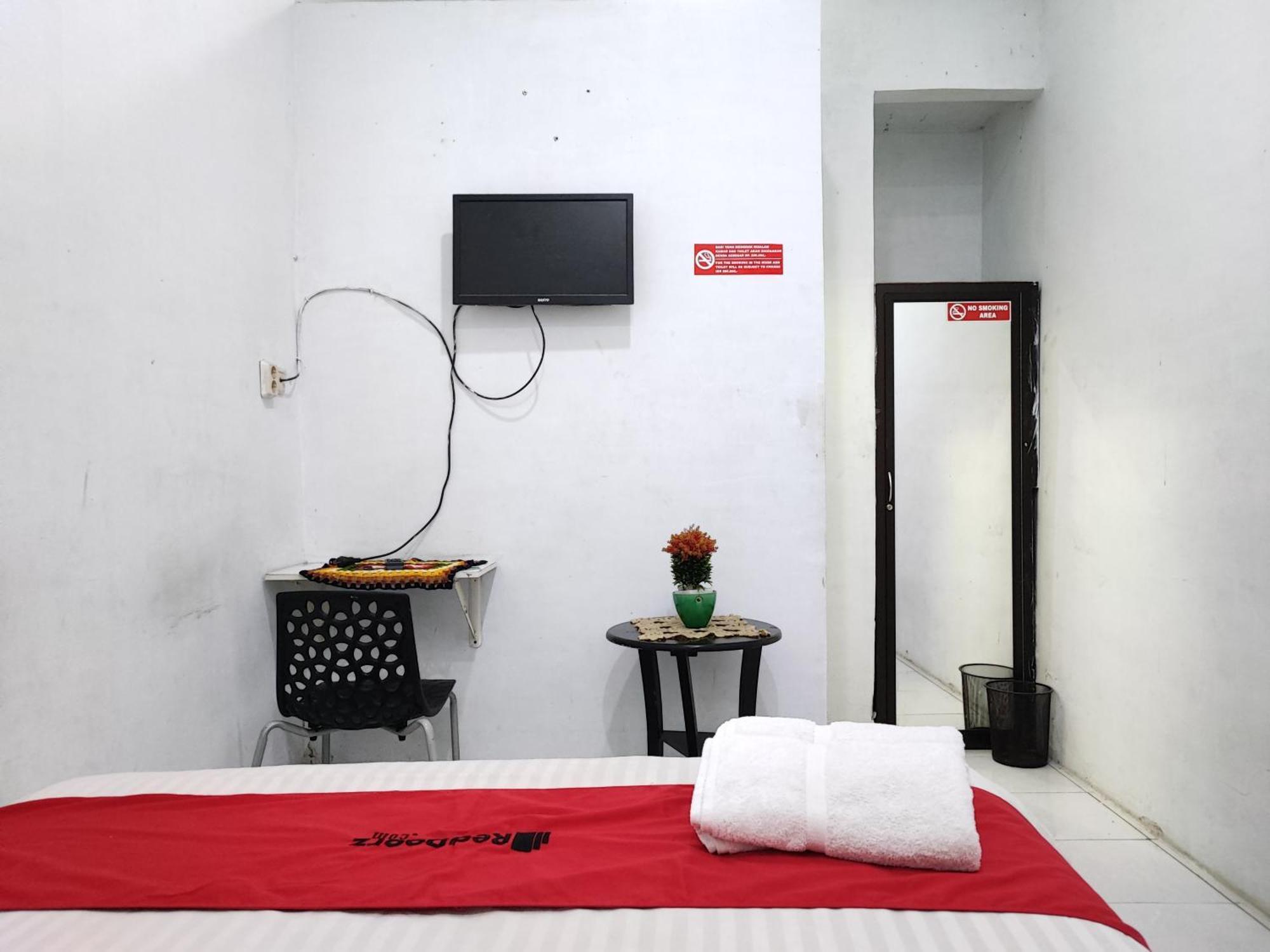 Reddoorz Syariah Near Universitas Batanghari จัมบี ภายนอก รูปภาพ